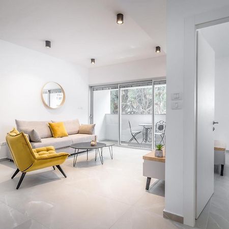 Stunning 1 Bdr With Balcony On Sheinkin St Apartment Tel Aviv Bagian luar foto
