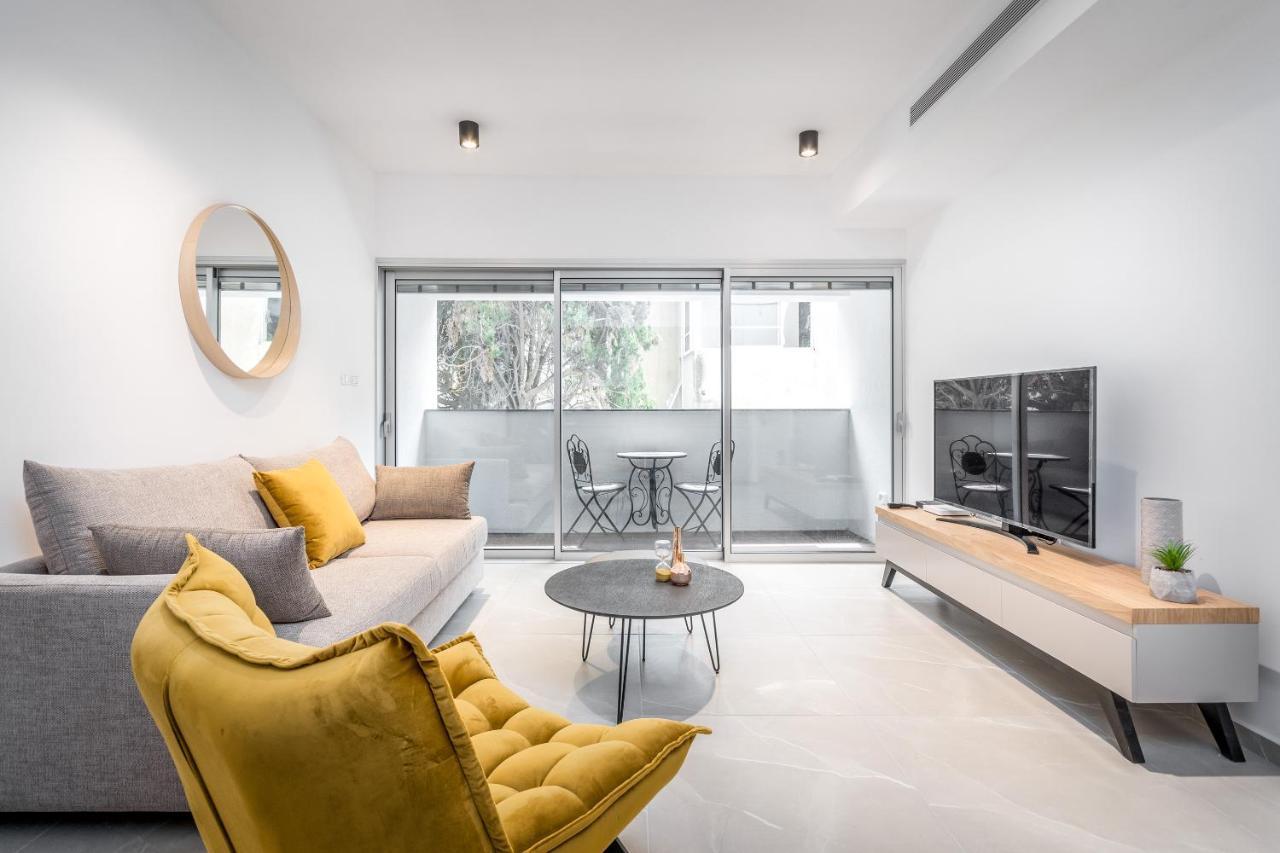Stunning 1 Bdr With Balcony On Sheinkin St Apartment Tel Aviv Bagian luar foto
