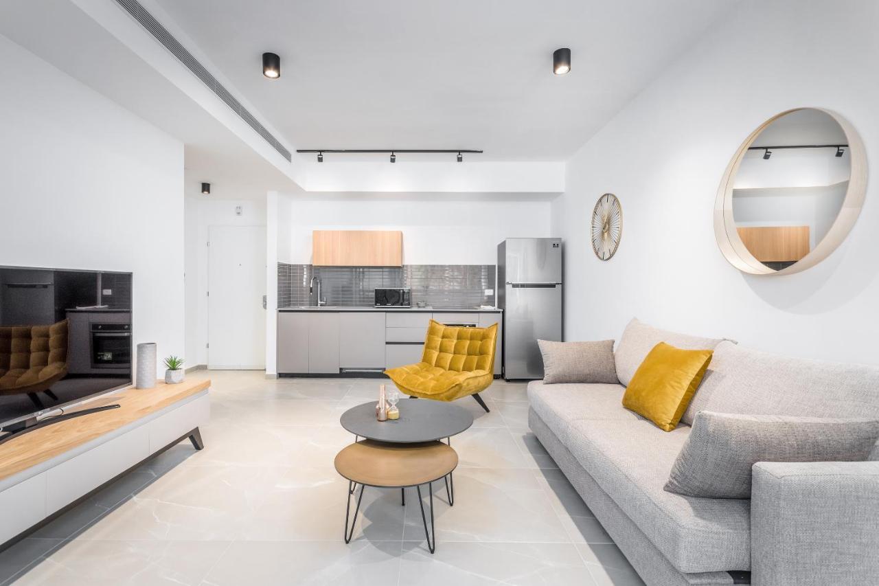 Stunning 1 Bdr With Balcony On Sheinkin St Apartment Tel Aviv Bagian luar foto