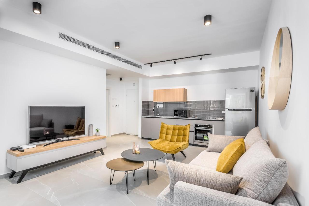 Stunning 1 Bdr With Balcony On Sheinkin St Apartment Tel Aviv Bagian luar foto