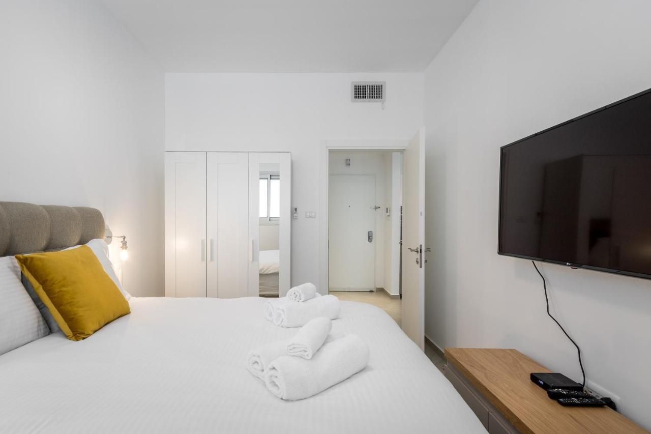 Stunning 1 Bdr With Balcony On Sheinkin St Apartment Tel Aviv Bagian luar foto