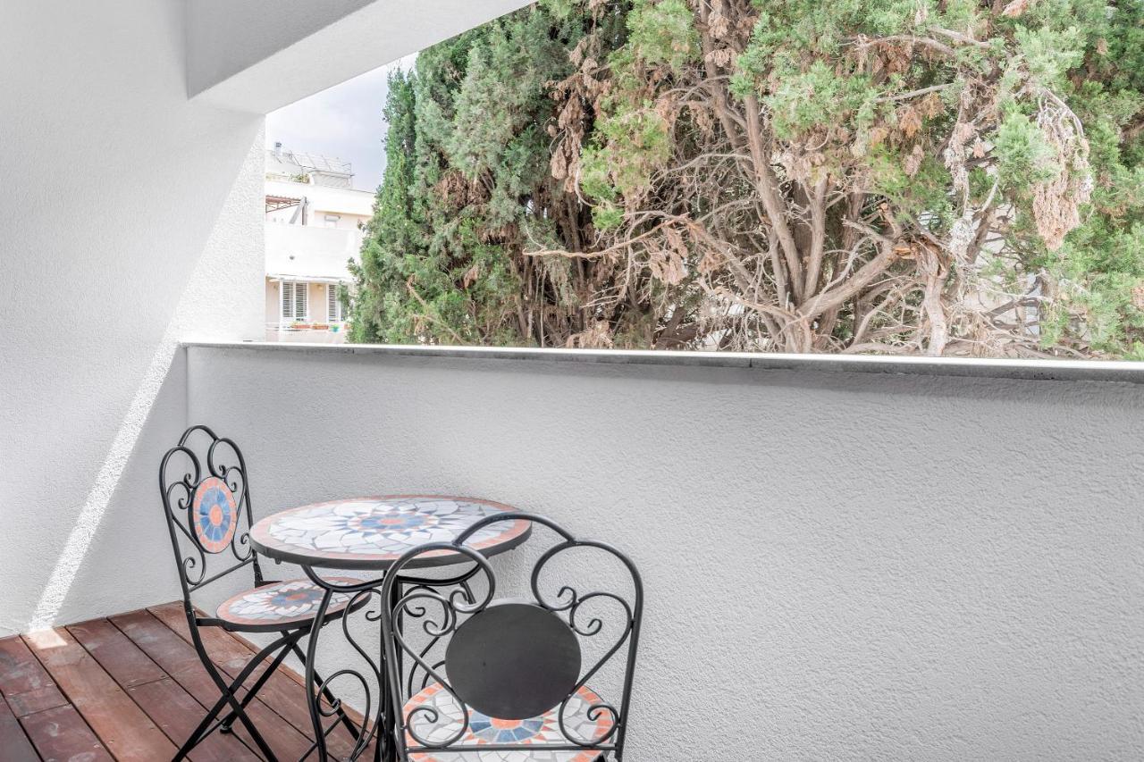 Stunning 1 Bdr With Balcony On Sheinkin St Apartment Tel Aviv Bagian luar foto