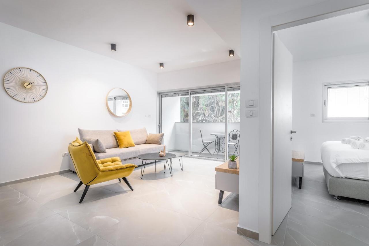 Stunning 1 Bdr With Balcony On Sheinkin St Apartment Tel Aviv Bagian luar foto