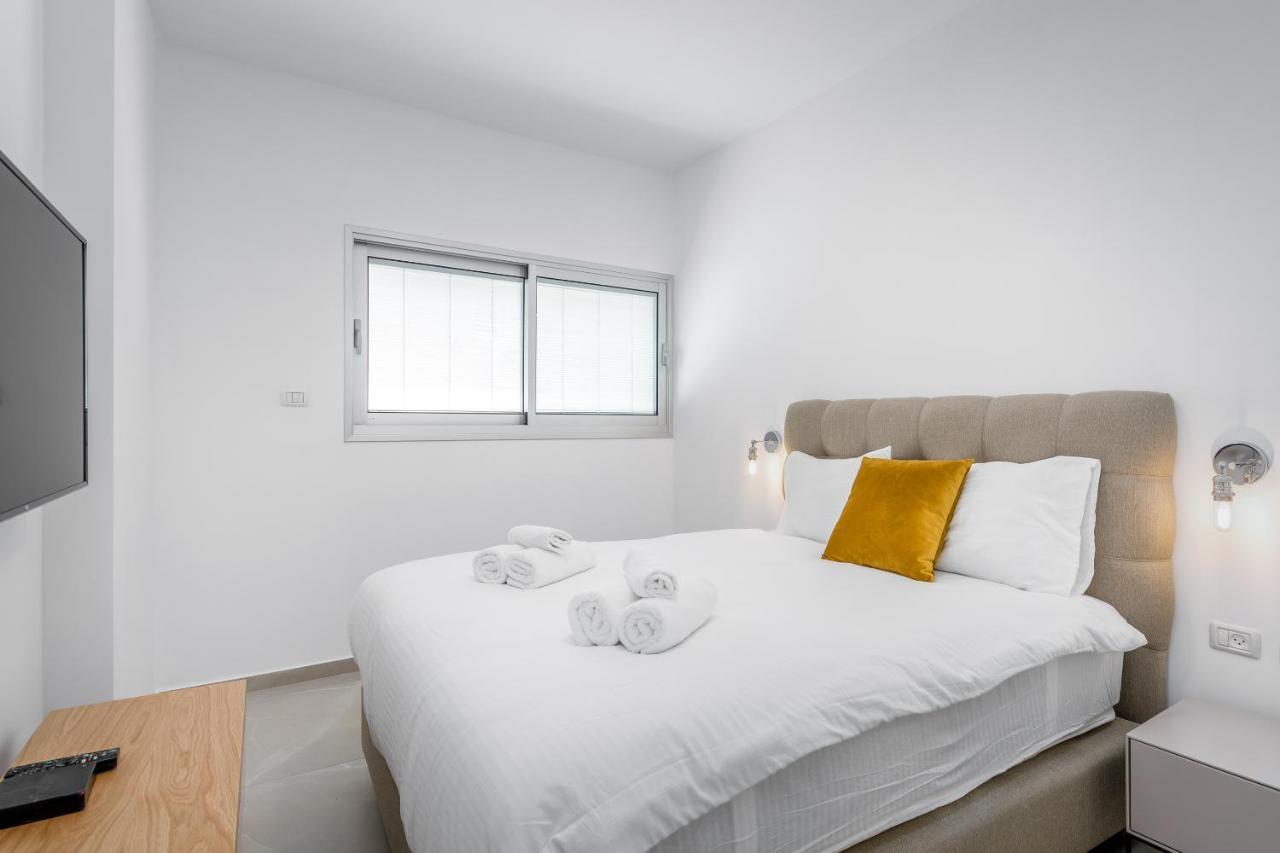 Stunning 1 Bdr With Balcony On Sheinkin St Apartment Tel Aviv Bagian luar foto