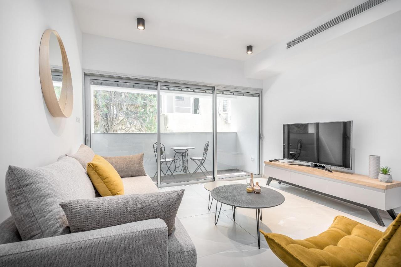 Stunning 1 Bdr With Balcony On Sheinkin St Apartment Tel Aviv Bagian luar foto