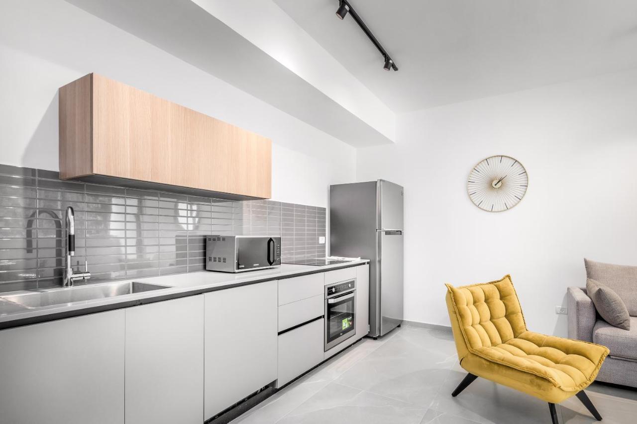 Stunning 1 Bdr With Balcony On Sheinkin St Apartment Tel Aviv Bagian luar foto